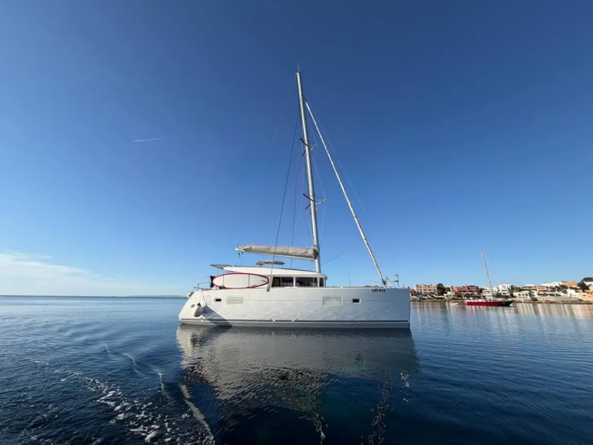 Simona - interior photo 4 | Balearic Yacht Charters